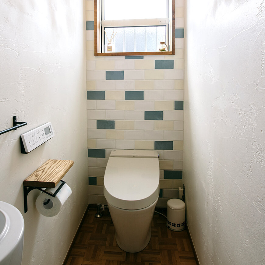MOPTOP施工事例　小峰邸　すっきりシンプルにまとまったトイレ