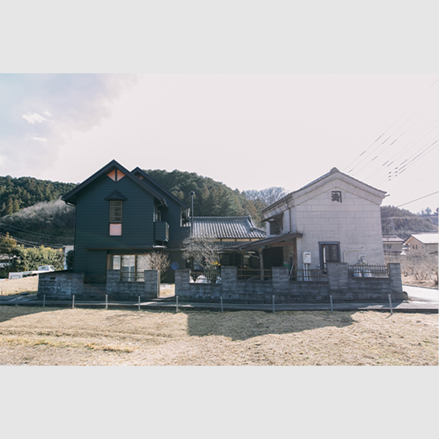 蔵と洋館の対比も美しい