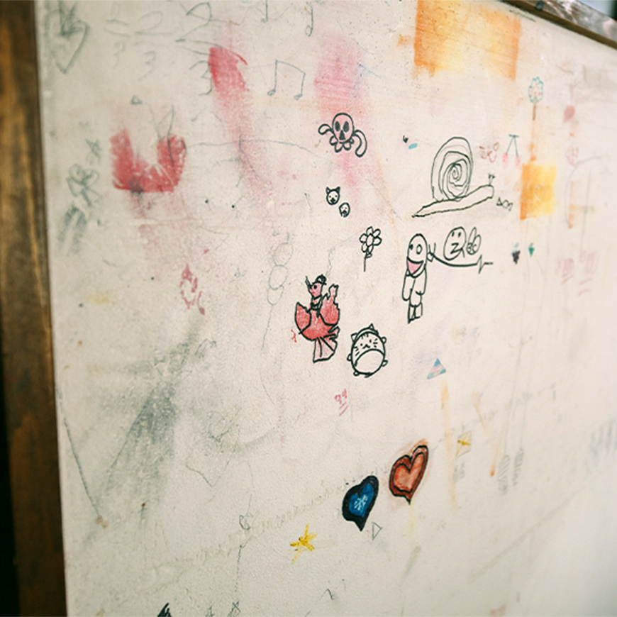 子供達の落書きもアートに