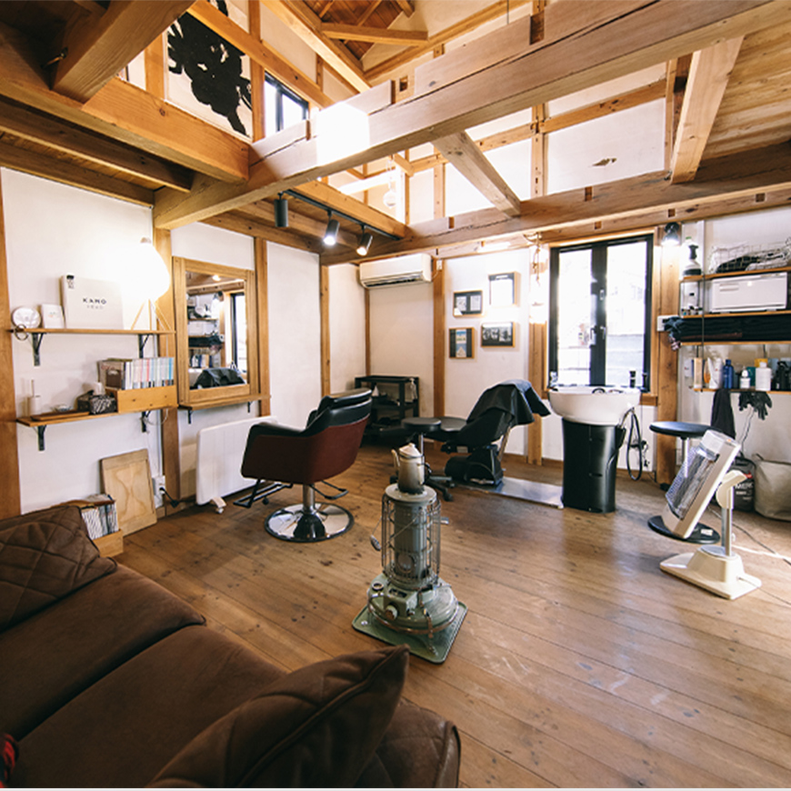 蔵を改装したサロン