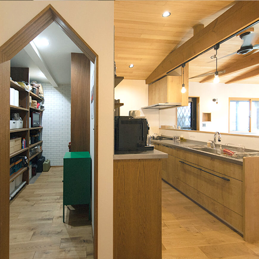 荷物の収納に便利なパントリー